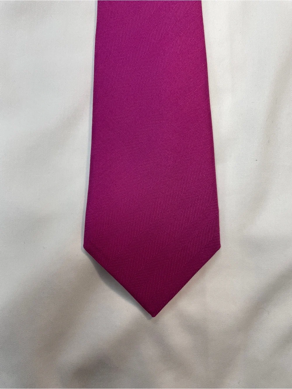 Hermes 100% Silk Men’s Tie Pink “Chevron” Silk Tie 153623 PA - Picture 8 of 8
